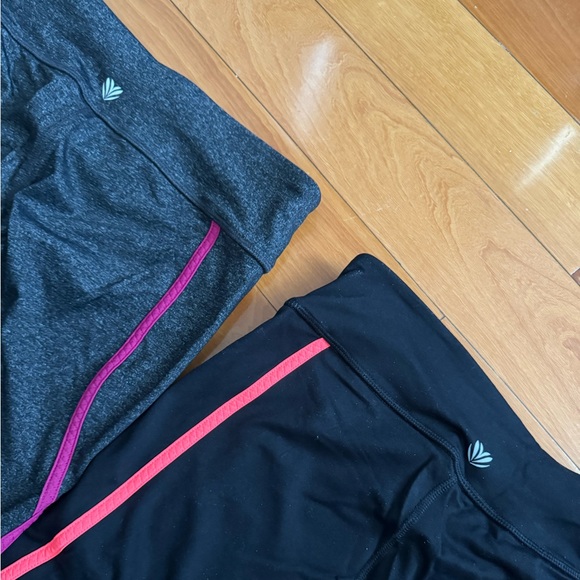 Forever 21 yoga pants size M - Picture 3 of 3